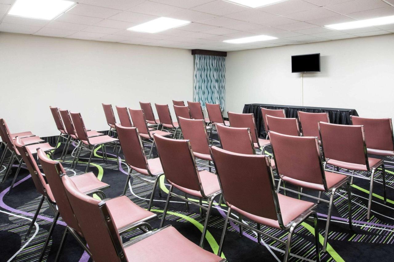 La Quinta Inn By Wyndham Davenport & Conference Center מראה חיצוני תמונה