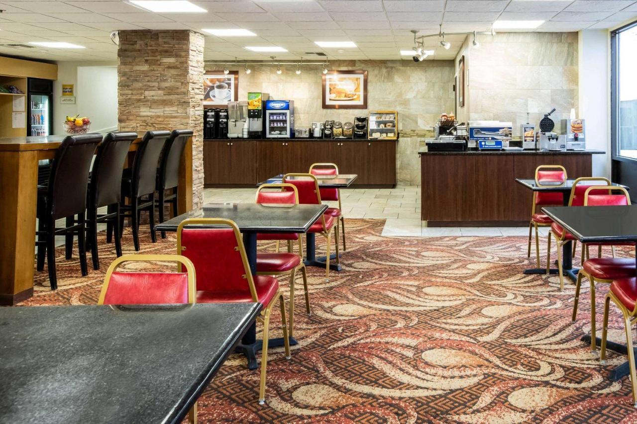 La Quinta Inn By Wyndham Davenport & Conference Center מראה חיצוני תמונה