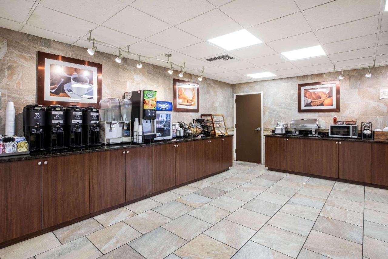 La Quinta Inn By Wyndham Davenport & Conference Center מראה חיצוני תמונה